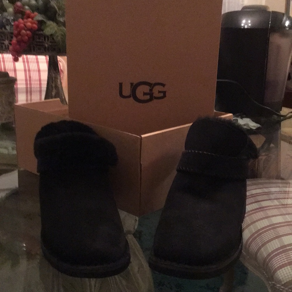 7 1/2 NEVER WORN W McKay black booties